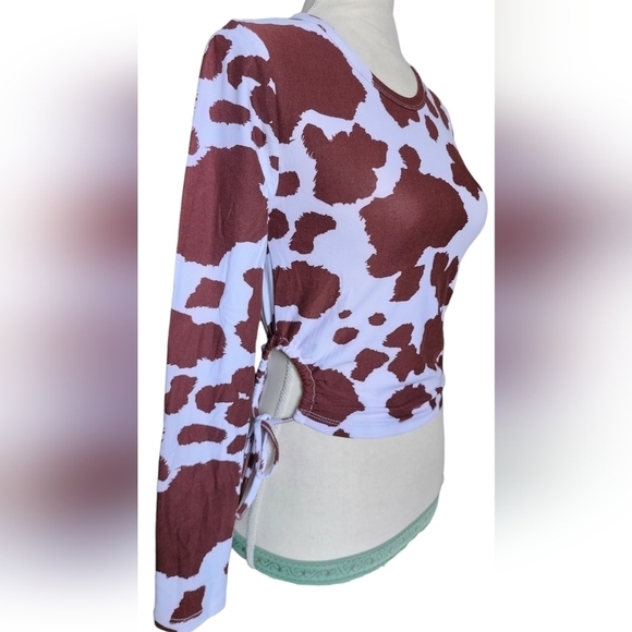 Love Dazed Brown Cow Print Side Keyhole Crop Top Women's Juniors M NWT - Picture 2 of 14